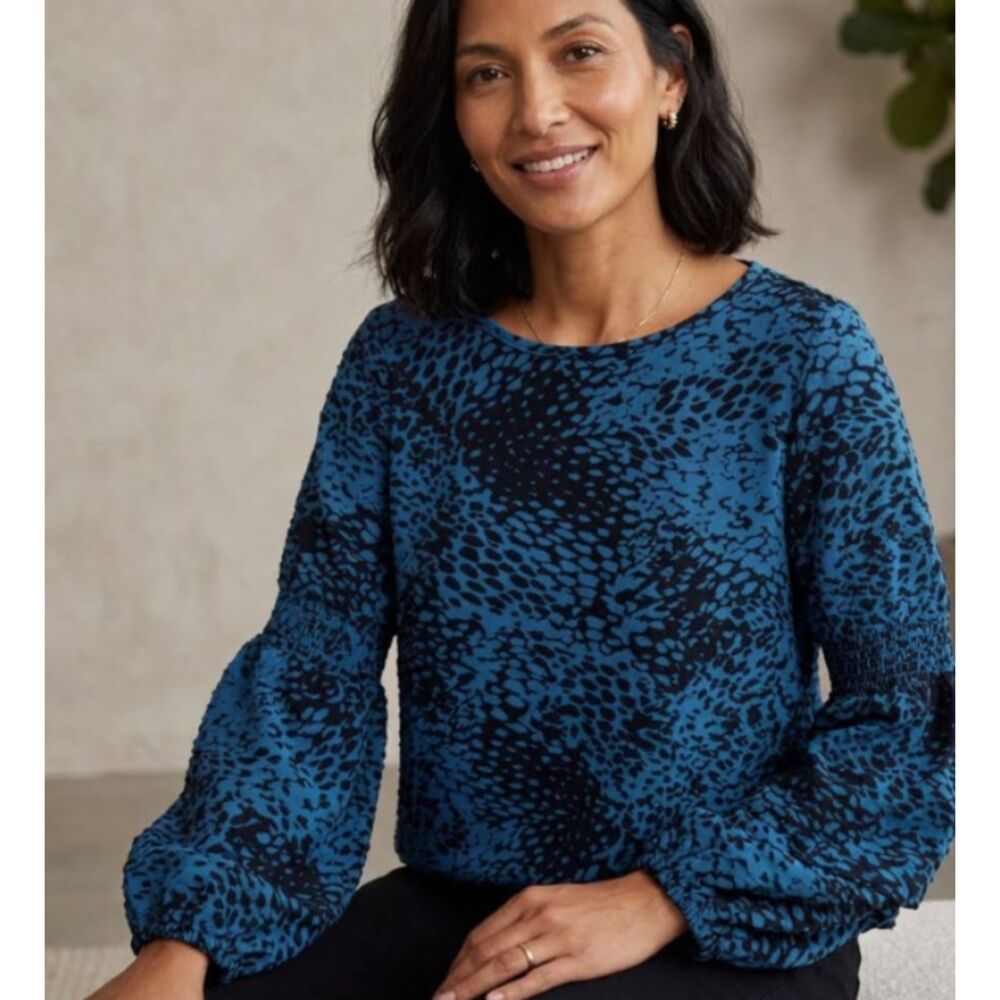 Chico's 2022 Flocked Sleeve Knit Top Women's Size Medium (Chico's Size 1)